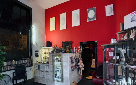 Max JP Postman Sexshop Philip Graysc3