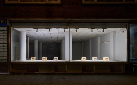 6 Emptyshop430 Graysc